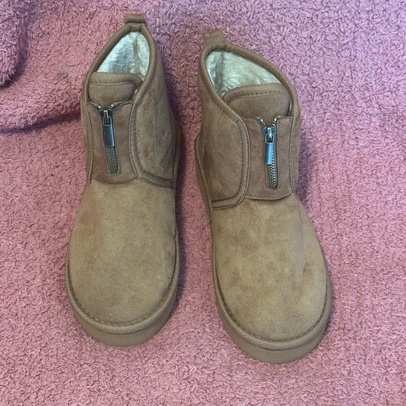 NWOT - Tan Suede Platform Ankle Boots with Zipper - Picture 4 of 7